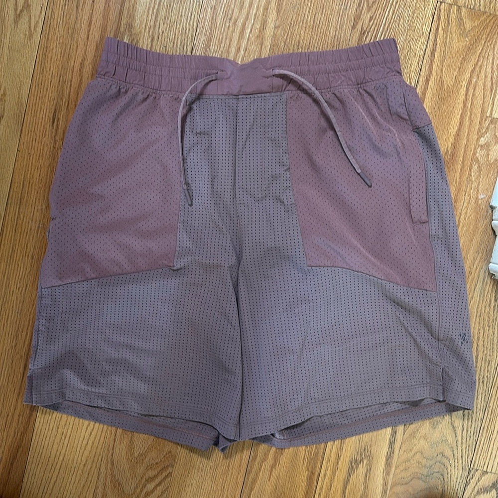 Lululemon Men’s Step Back Jump lined shorts
